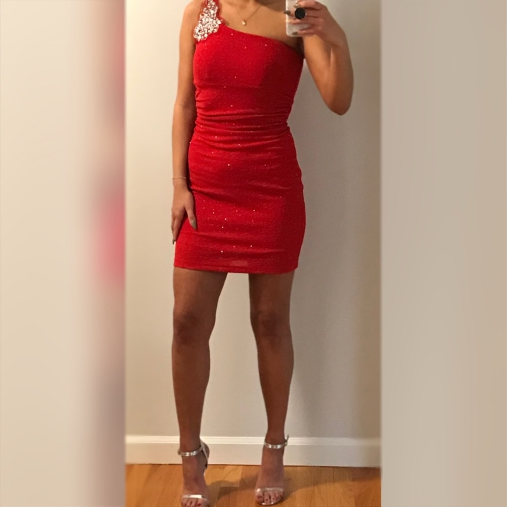 RED BODYCON • SPARKLY MINI DRESS